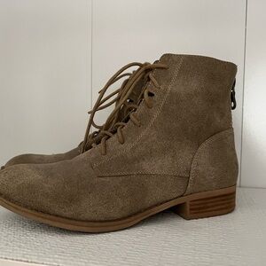Crown Vintage Tan Combat Boot Size 9